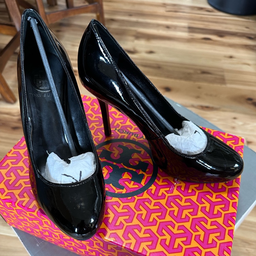 Tory Burch Marianne Black Patent Pumps Sz 6
